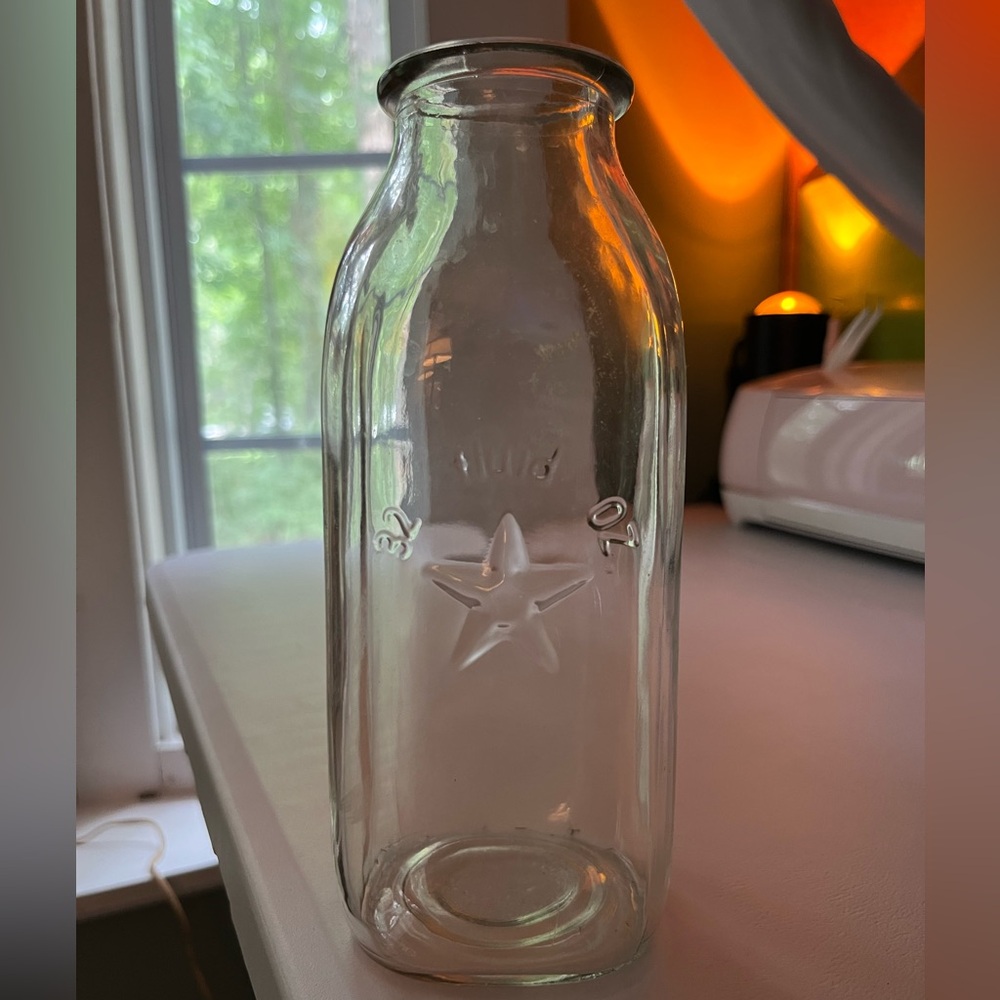 Clear Glass Milk Bottle with Star Design